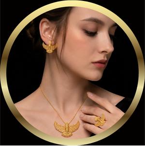 {"en":"Gold ring with a diamond","fa":null,"pa":null}